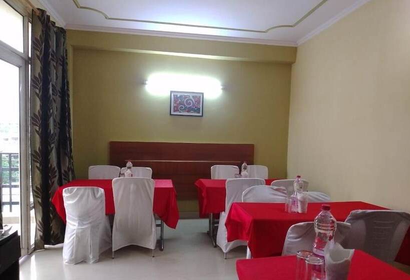 호텔 Ashvin Palace