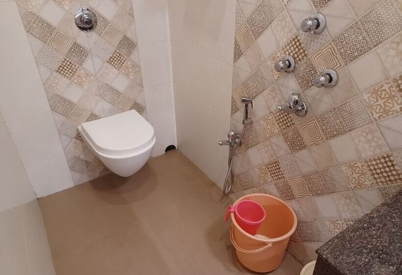 Отель Avenue Plaza