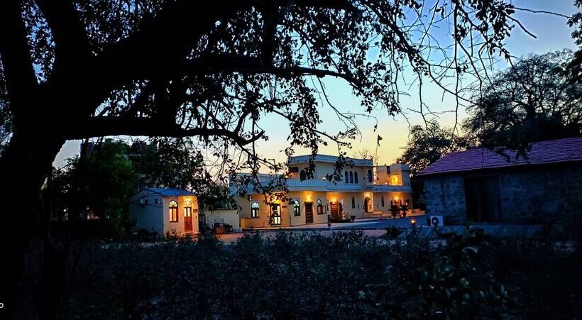 فندق Barabagh Deogarh   A Heritage Farm Stay