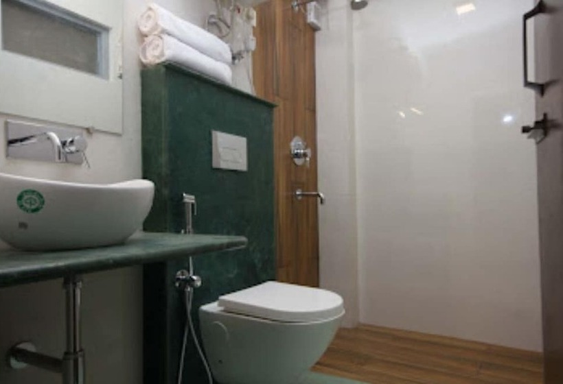 Отель Bumble Bee