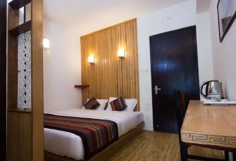 Отель Bumble Bee