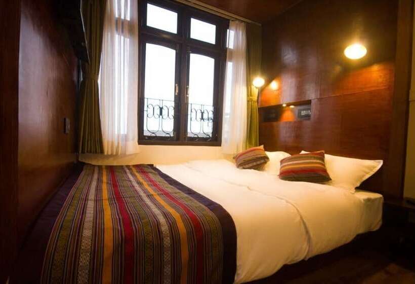 Отель Bumble Bee