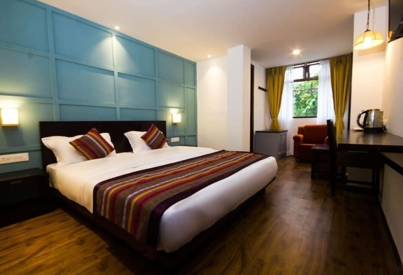 Отель Bumble Bee