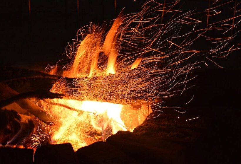 בית מלון כפרי Burans And Restaurant