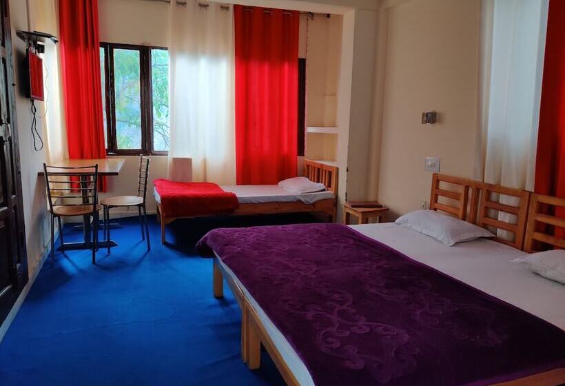 בית מלון כפרי Burans And Restaurant