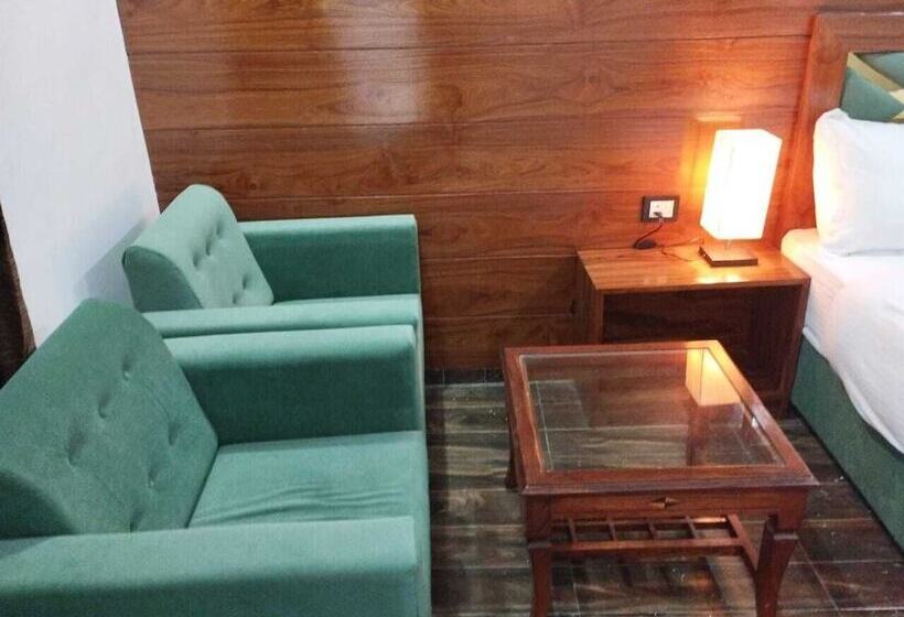 فندق Chakrata Inn Resort