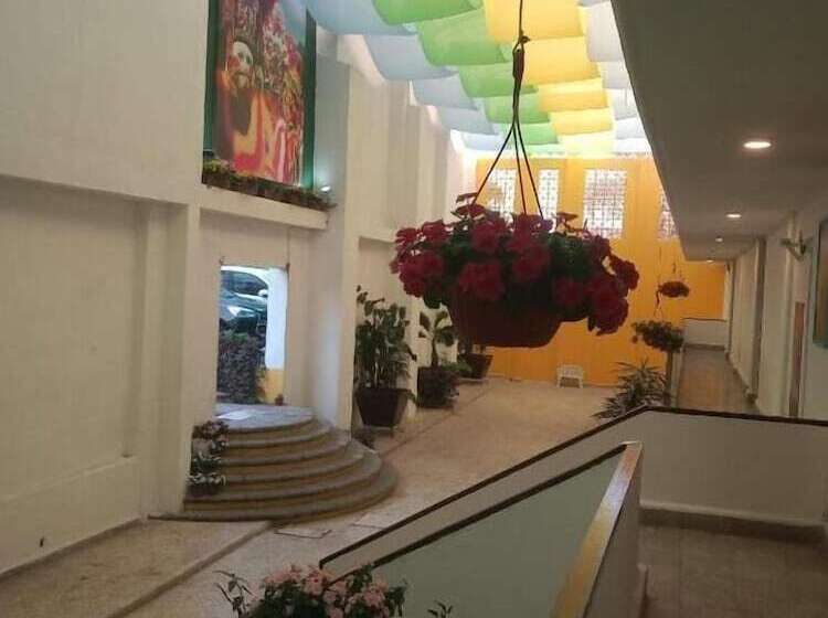 ホテル Chinelos Express