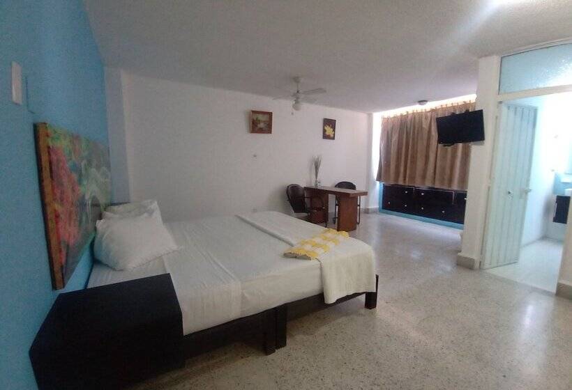 ホテル Chinelos Express