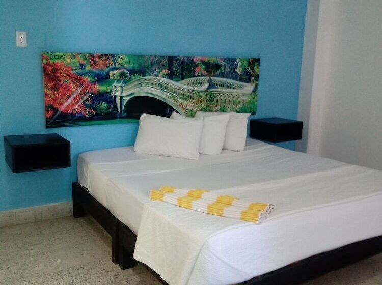 ホテル Chinelos Express