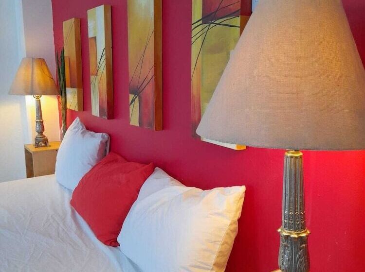 ホテル Chinelos Express