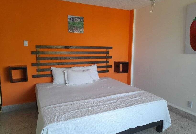 ホテル Chinelos Express