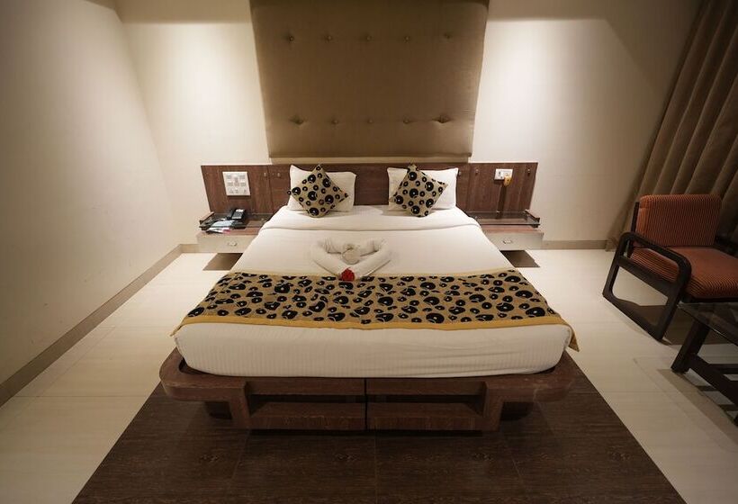 בית מלון כפרי City Symphony