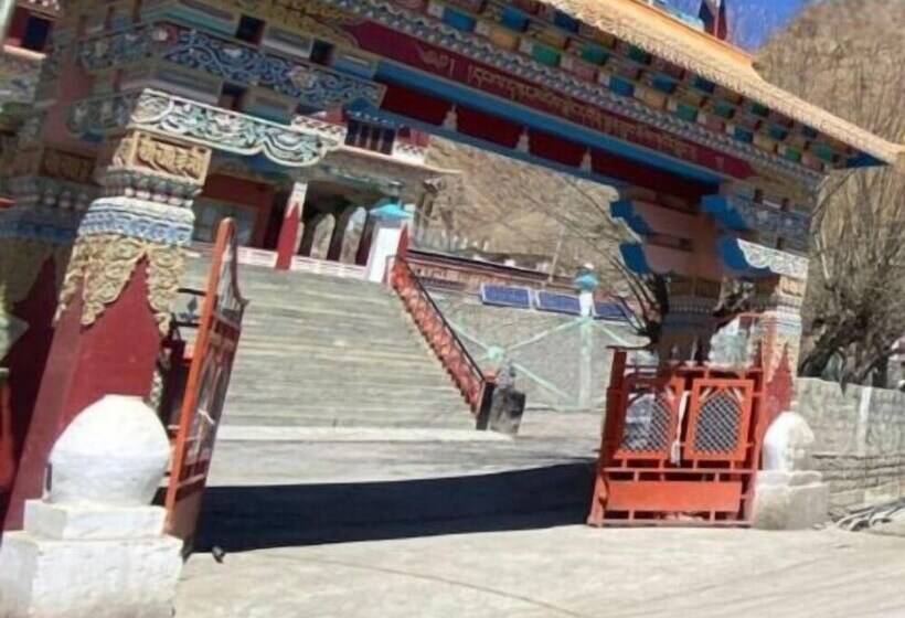 호텔 Eskape Inn Kaza