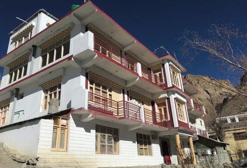 호텔 Eskape Inn Kaza