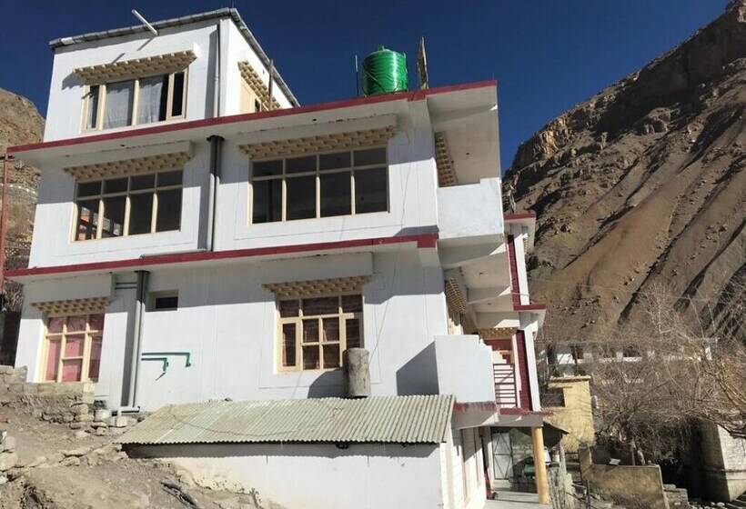 호텔 Eskape Inn Kaza