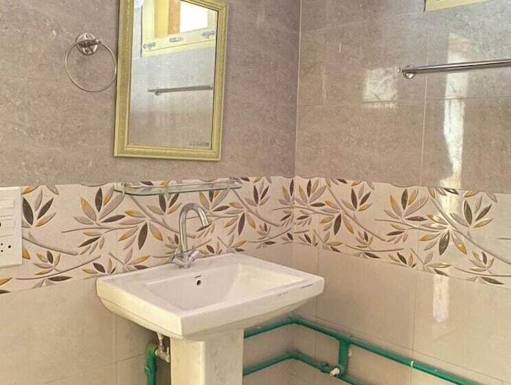 호텔 Eskape Inn Kaza