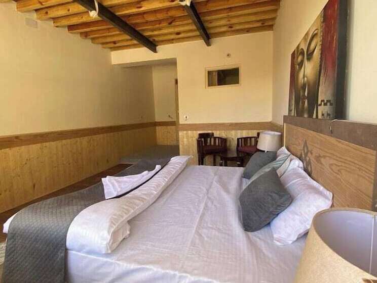 호텔 Eskape Inn Kaza