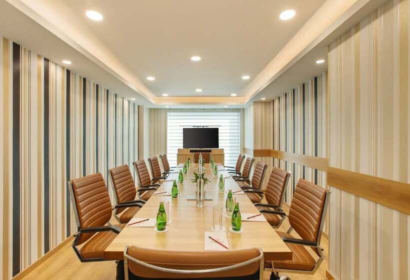 فندق Expoinn Suites And Convention