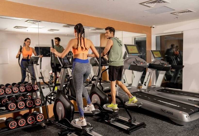 Отель Expoinn Suites And Convention