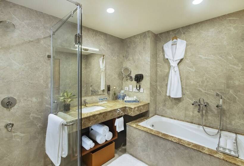 فندق Expoinn Suites And Convention