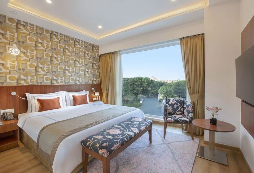 Отель Expoinn Suites And Convention