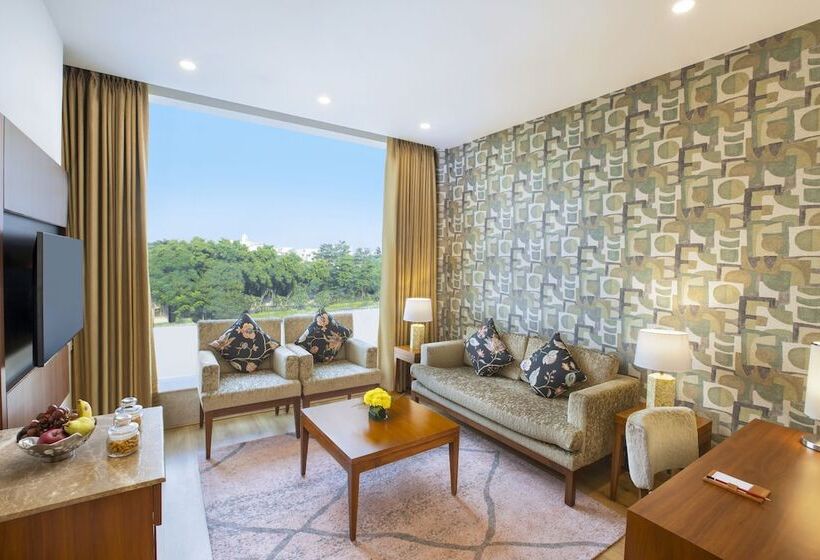 Отель Expoinn Suites And Convention