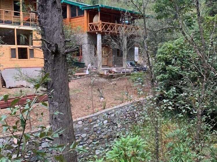 בית מלון כפרי Forest View Farmhouse Stay, Nainital