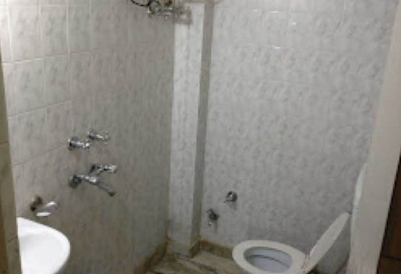 בית מלון כפרי Goroomgo Shiva Palace Haridwar