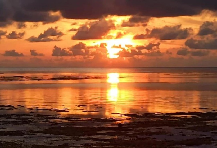 בית מלון כפרי Honeymoon Beach Resort