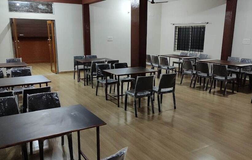 Отель Iroozm Sonika Comforts