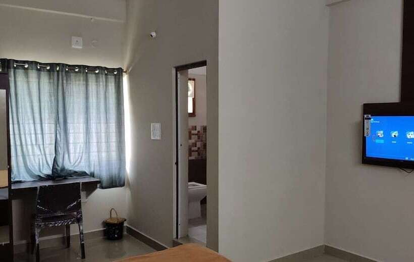 Отель Iroozm Sonika Comforts