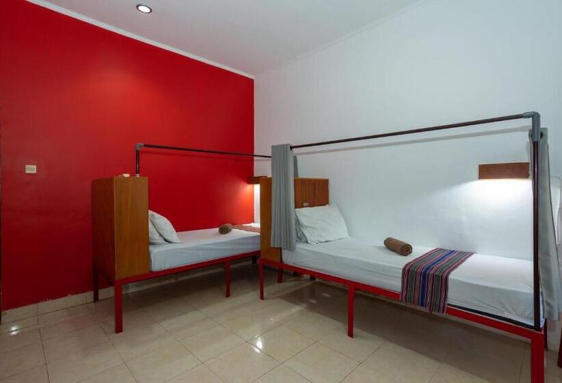 호텔 Kidi S Lodge Gilitrawangan