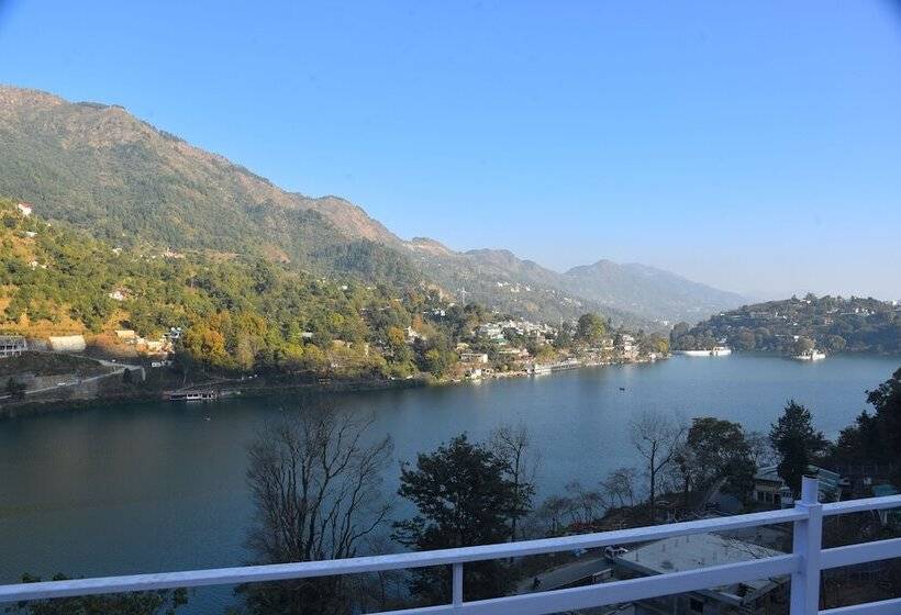 בית מלון כפרי Lake Paradise Inn