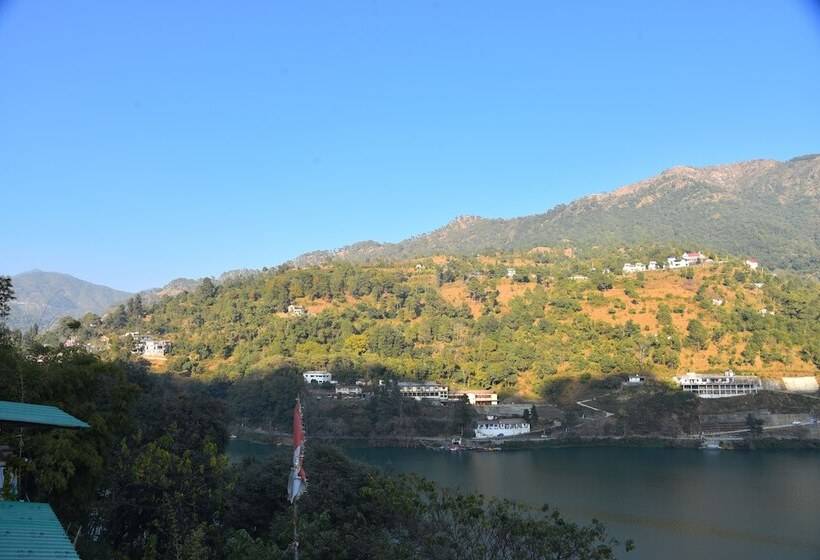 בית מלון כפרי Lake Paradise Inn