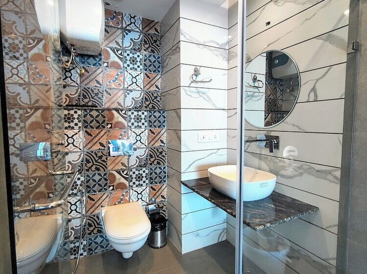 Luxury Inn By Stotrak Hotels