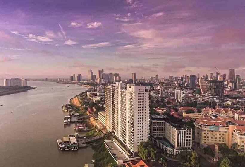 בית מלון כפרי M9 Kirirom