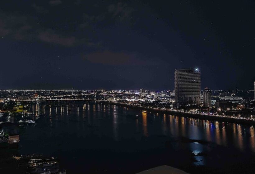 בית מלון כפרי M9 Kirirom