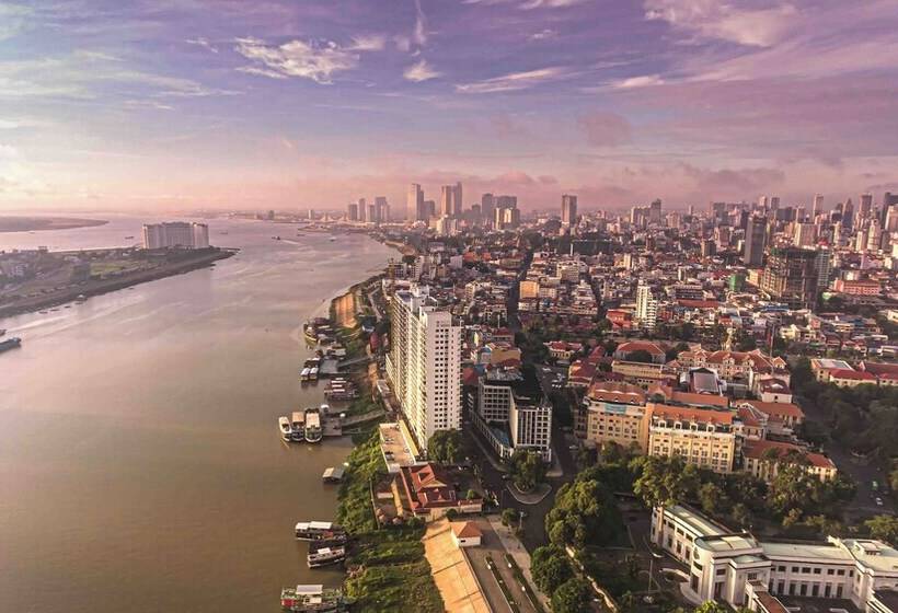 בית מלון כפרי M9 Kirirom