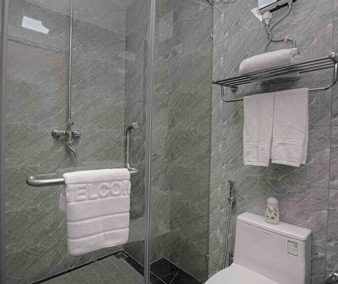 בית מלון כפרי M9 Kirirom