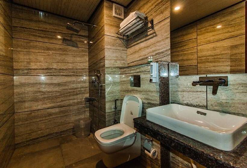 ホテル Misty Mountains Manali