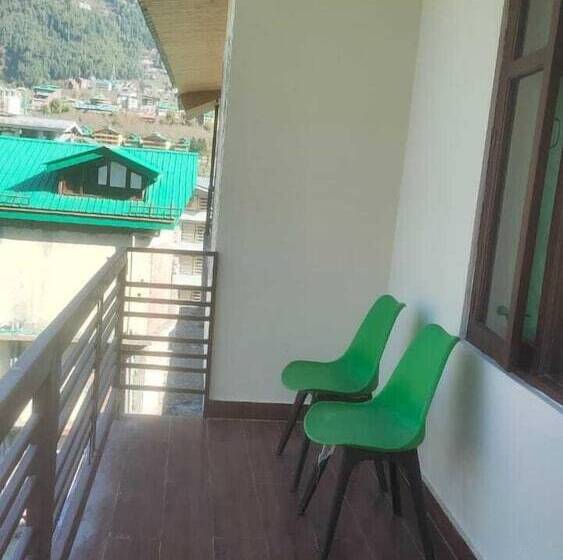 ホテル Misty Mountains Manali