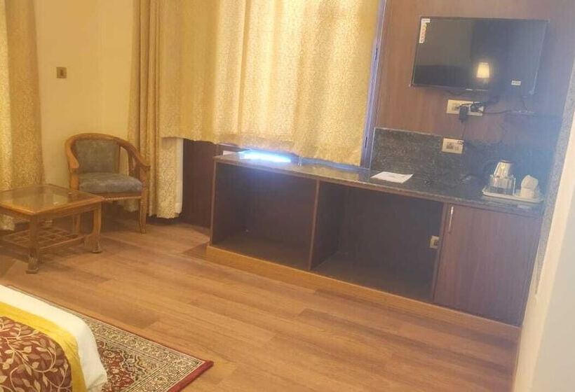 ホテル Misty Mountains Manali