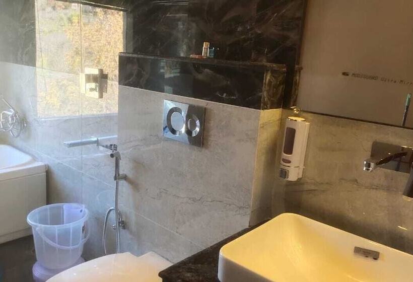 ホテル Misty Mountains Manali