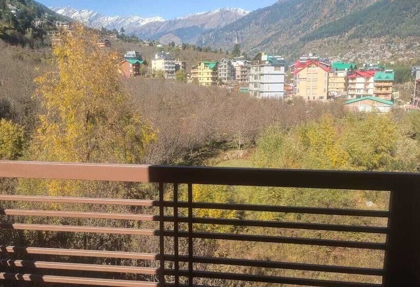 ホテル Misty Mountains Manali