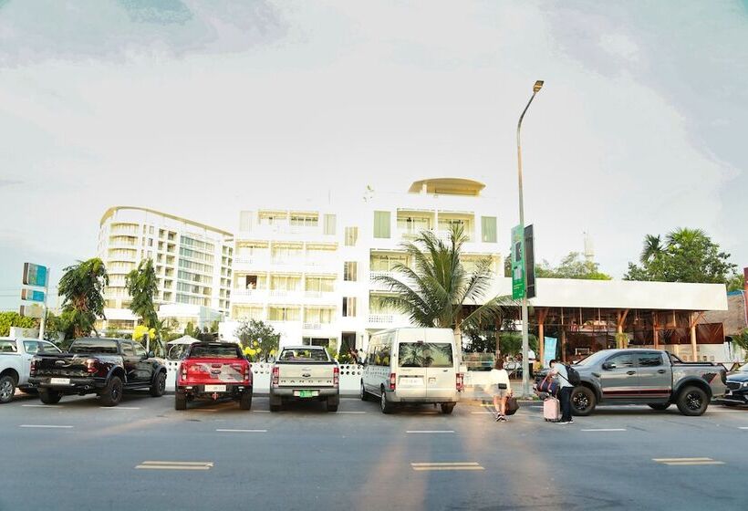 فندق Naiya Sea Resort