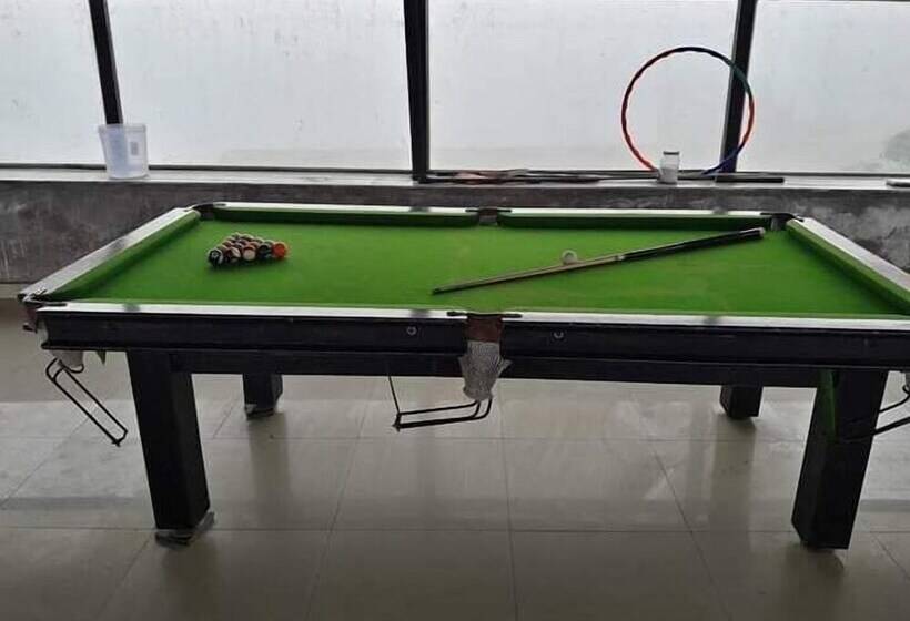 בית מלון כפרי Neelam Hill Resort