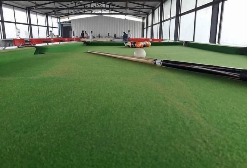 בית מלון כפרי Neelam Hill Resort