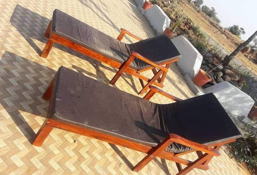 בית מלון כפרי Neelam Hill Resort