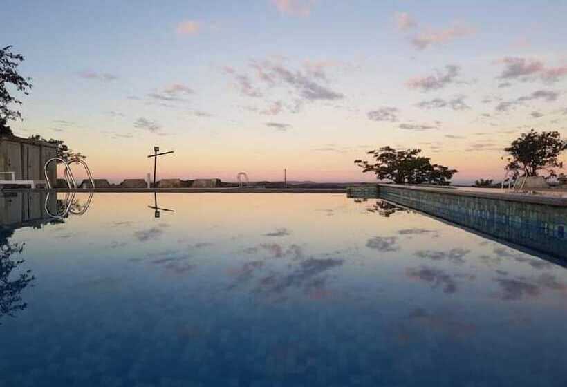 בית מלון כפרי Neelam Hill Resort