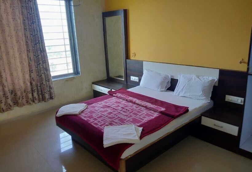 בית מלון כפרי Neelam Hill Resort